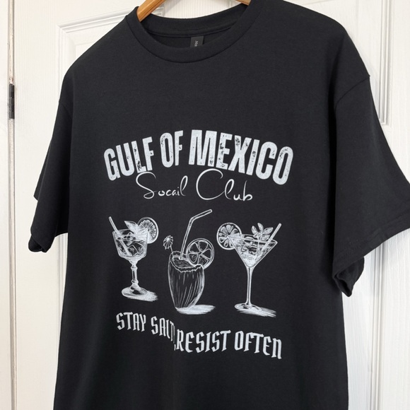 Gulf of Mexico Social Club Cocktails Graphic Tee Shirt Black NWT - Picture 4 of 10